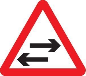 57759 Two way traffic crossing ahead class R2 Permanent 600mm tri (3mm aluminium composite)